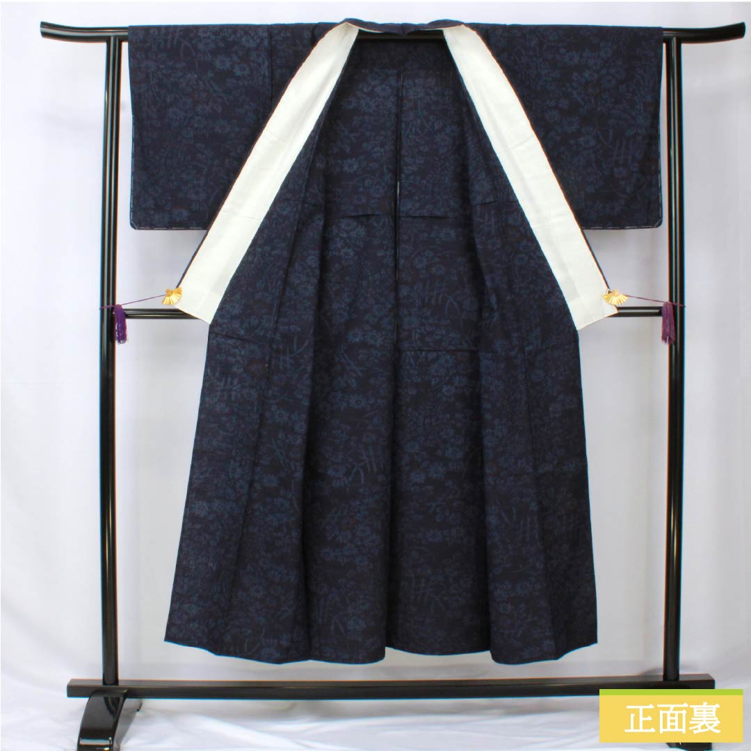 Pure silk tsumugi (pongee) with a floral pattern, length 149.5cm, sleeve length 62cm, brown (kachiiro) color, Yuki tsumugi, S rank, single layer, navy blue, product number 1116003772118