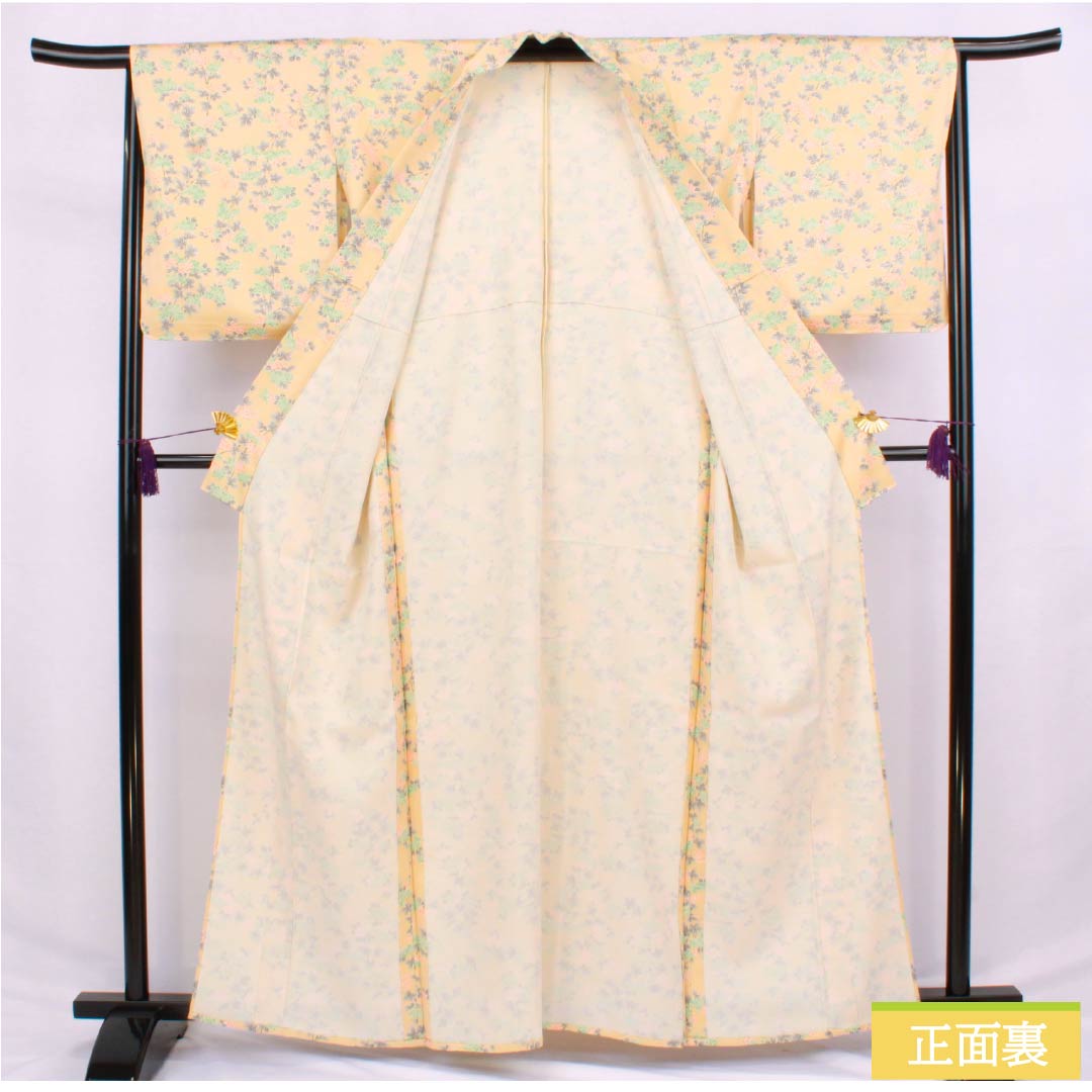 小紋 正絹 身丈162cm 裄丈65.5cm 単衣 薄柑子色（うすこうじいろ） 小花 Sランク クリーム系 1115006102415