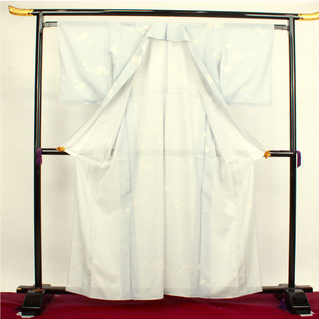 夏物 ポリエステル 小紋 身丈161cm 裄丈63cm 蒼白色（そうはくしょく） 万寿菊 洗える着物  絽 Sランク 水色系 1132000672424