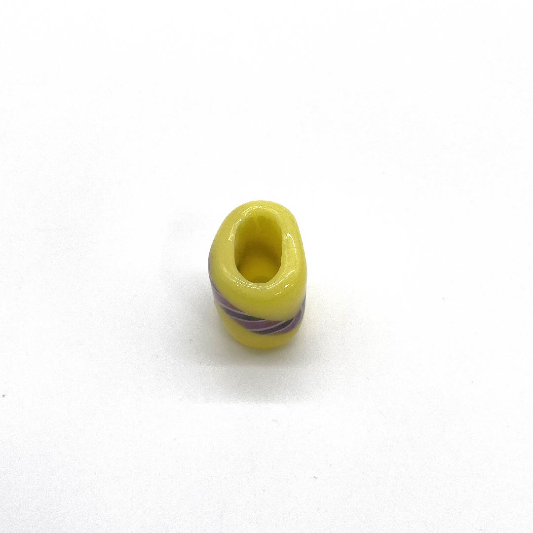 （新古品） 帯留め ガラス カジュアル 中黄色（ちゅうきいろ） トンボ玉 螺旋 幾何学模様 長さ約2cm 幅約2.5cm  Sランク 黄系 1137000562923