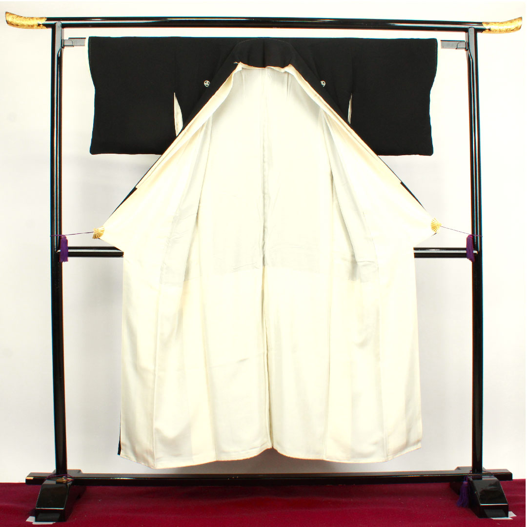 Black formal kimono, length 147.5cm, sleeve length 60cm, lined, Kyoto Yuzen, Imperial carriage, circle with three oak leaves, pure silk, A rank, five crests, black, 1111000863110