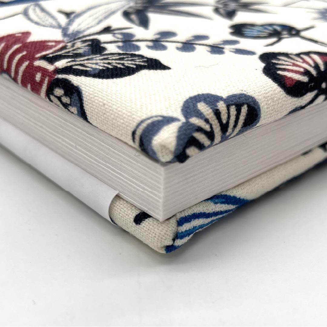 Goshuincho (stamp book) Milky white (Nyuhakushokuiro) Pine, Bamboo, and Plum design in white New rank 118000007111
