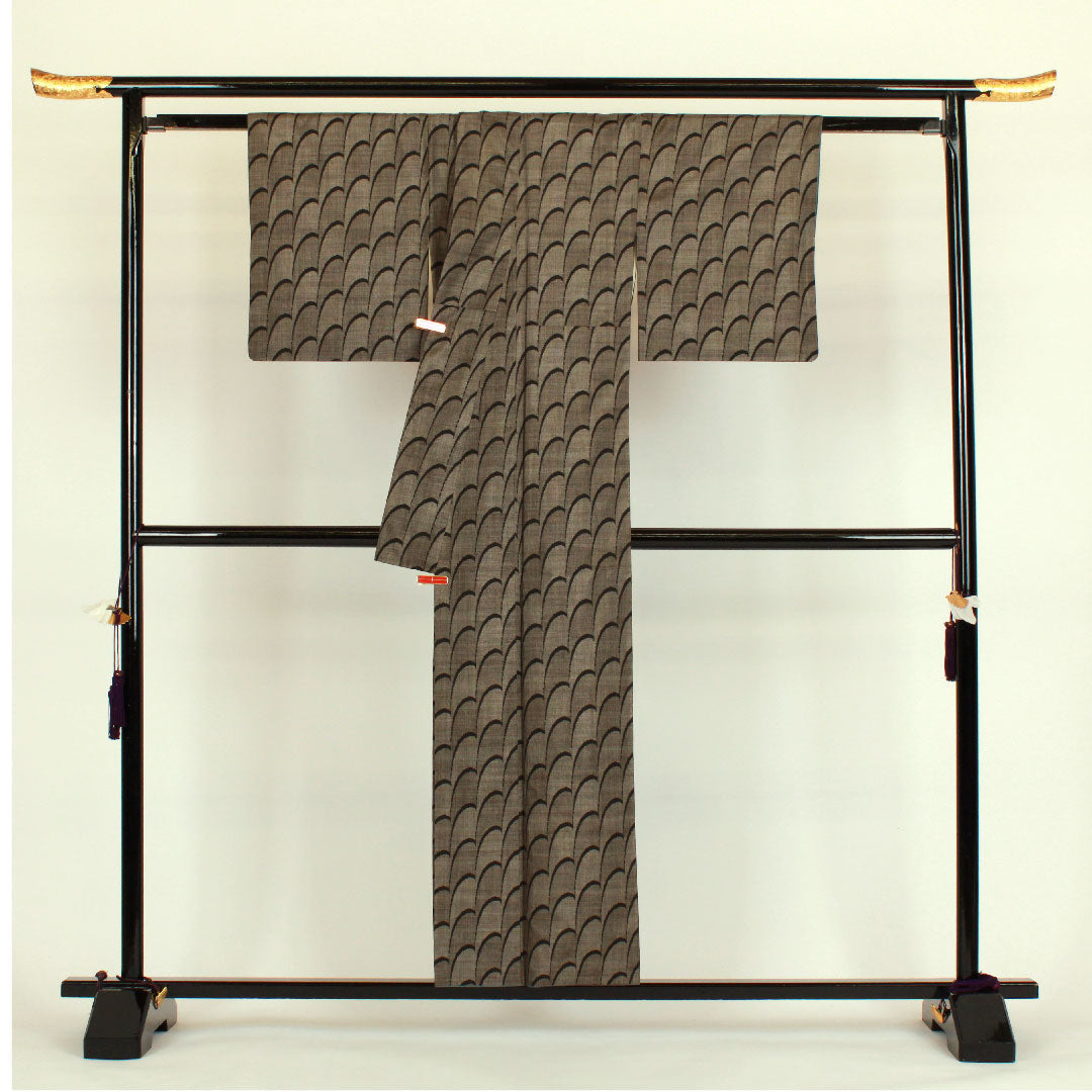 Oshima Tsumugi, Length 156cm, Sleeve length 63cm, 9 marks, Abstract pattern, Pure silk, A rank, Lined, Black, 1116000613310
