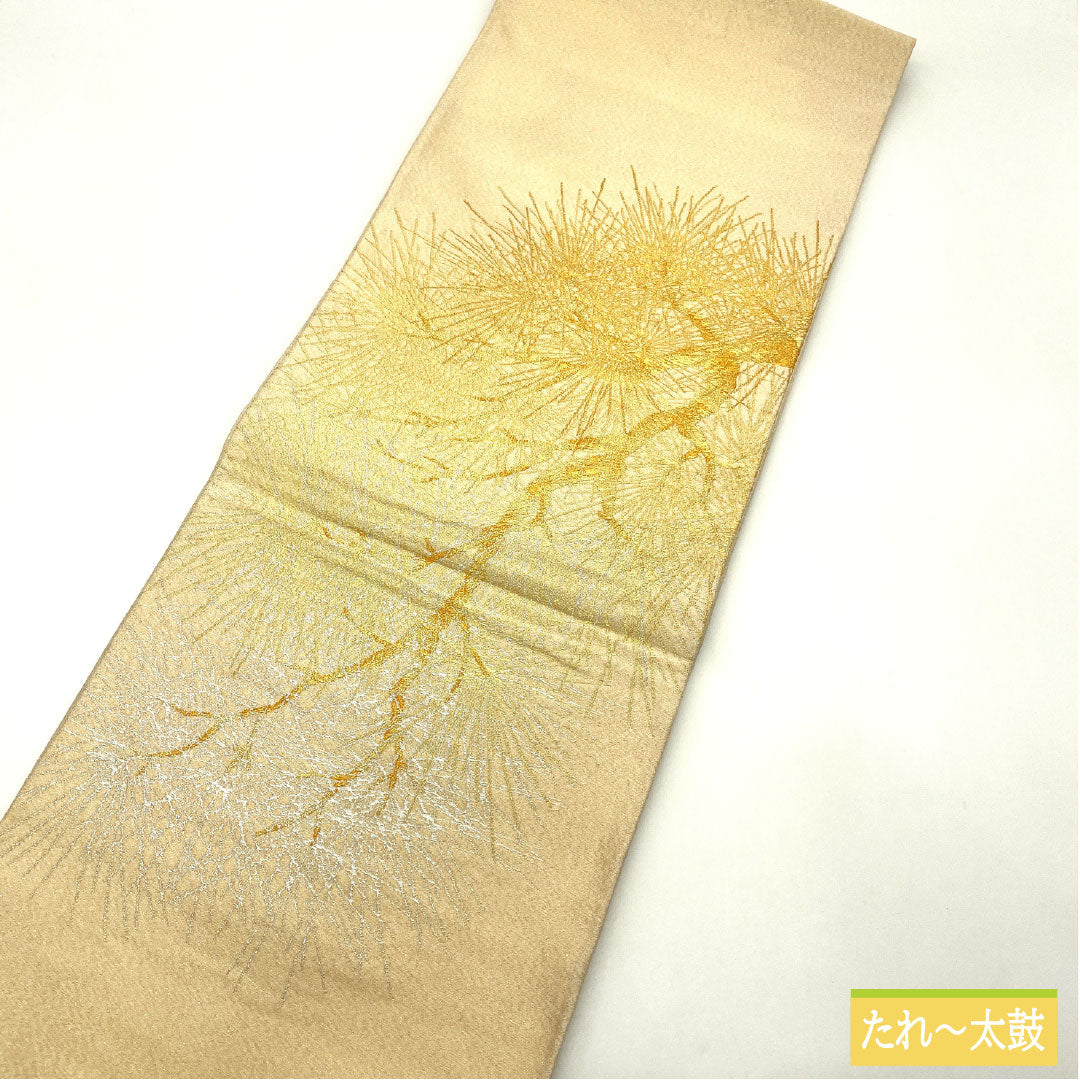 A-grade pure silk obi in off-white (kinari-iro) with Nishijin weave and a pine pattern. Perfect for formal wear with a cream accent. Length: 430cm. Product code: 1123016573315