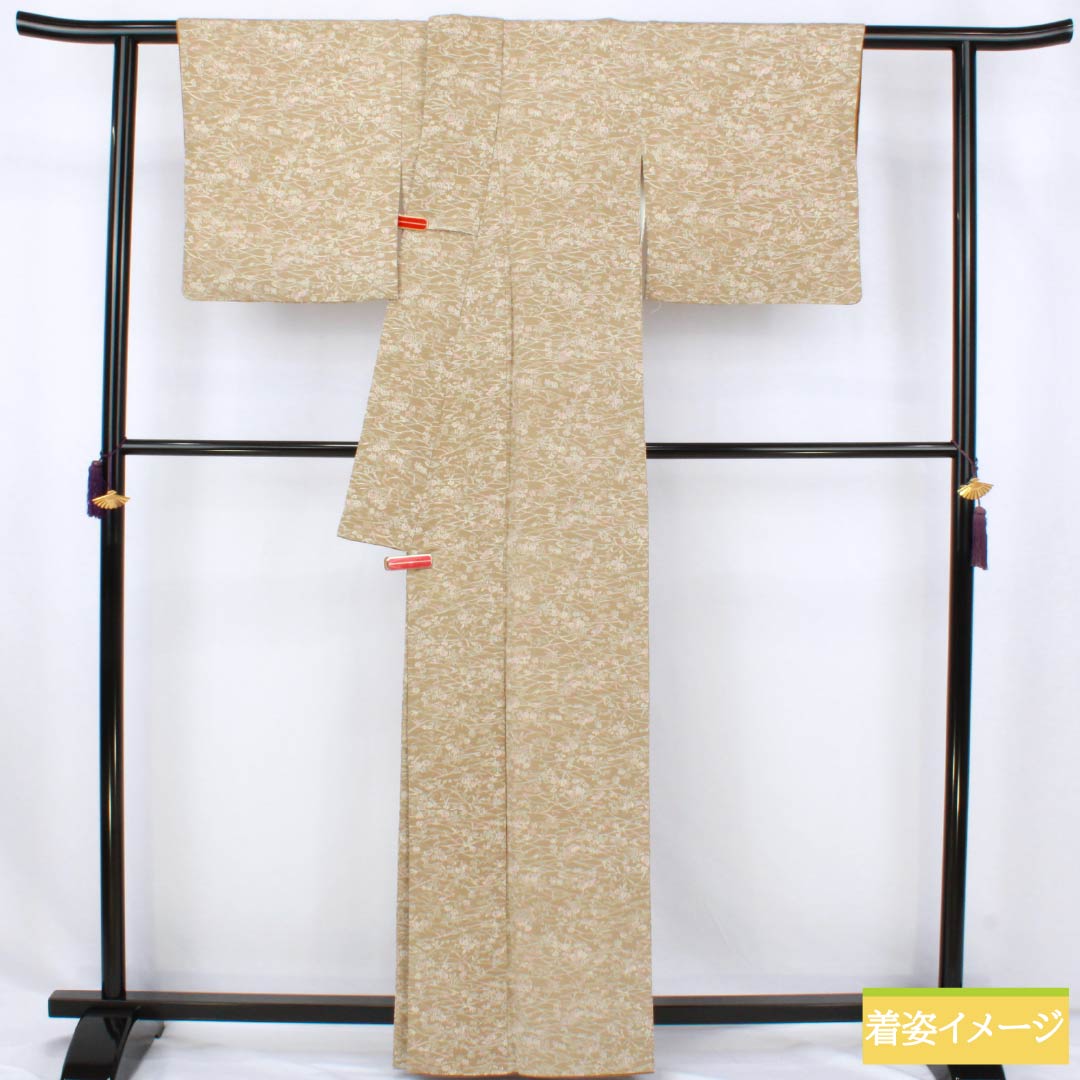 Komon (small pattern) kimono, pure silk, S rank, length 162cm, sleeve length 66cm, lined, naikisusutakeiro (soot-colored bamboo), crepe fabric, plant and folk art design, Chayatsuji, shrink-proof, beige, product number 1115007752425