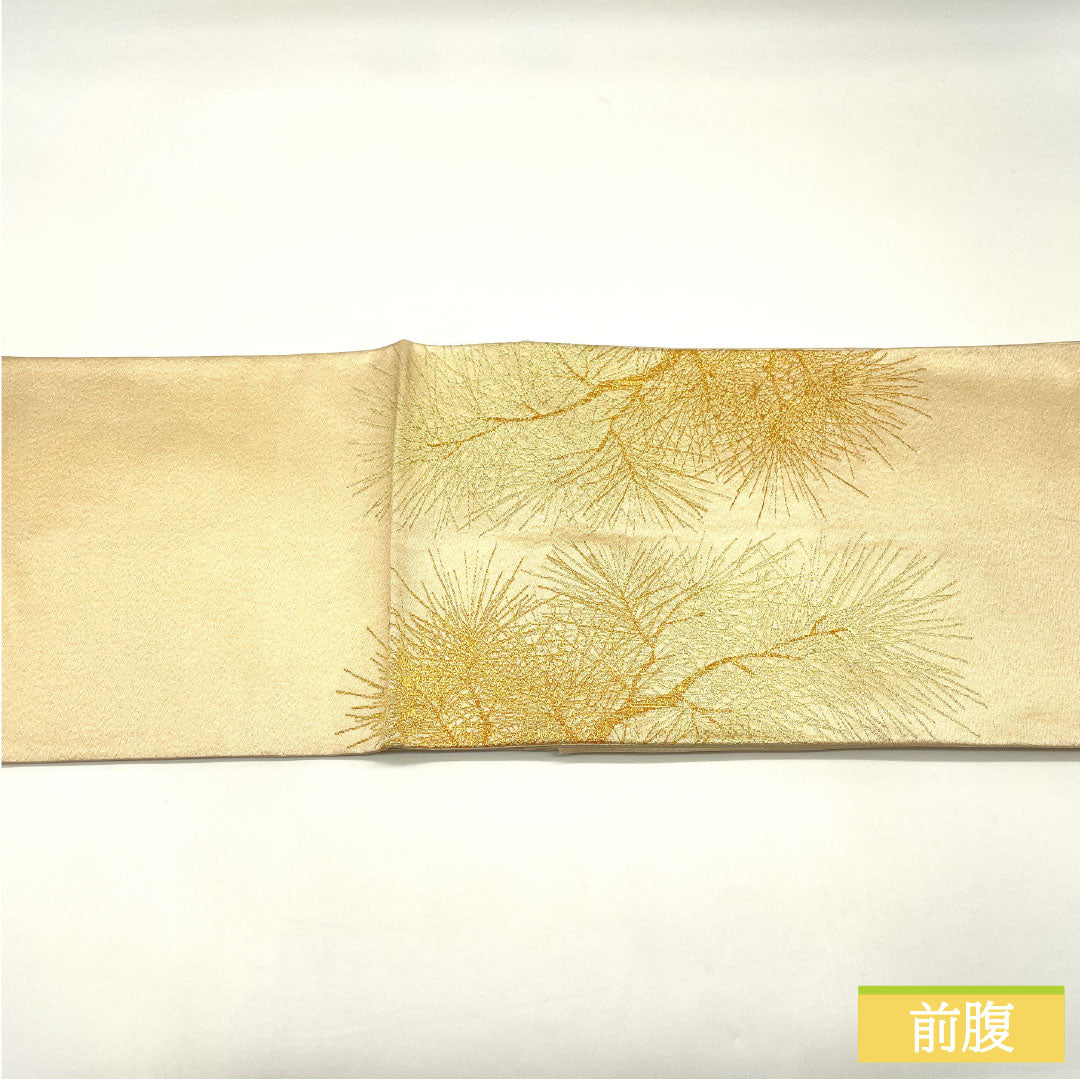 A-grade pure silk obi in off-white (kinari-iro) with Nishijin weave and a pine pattern. Perfect for formal wear with a cream accent. Length: 430cm. Product code: 1123016573315