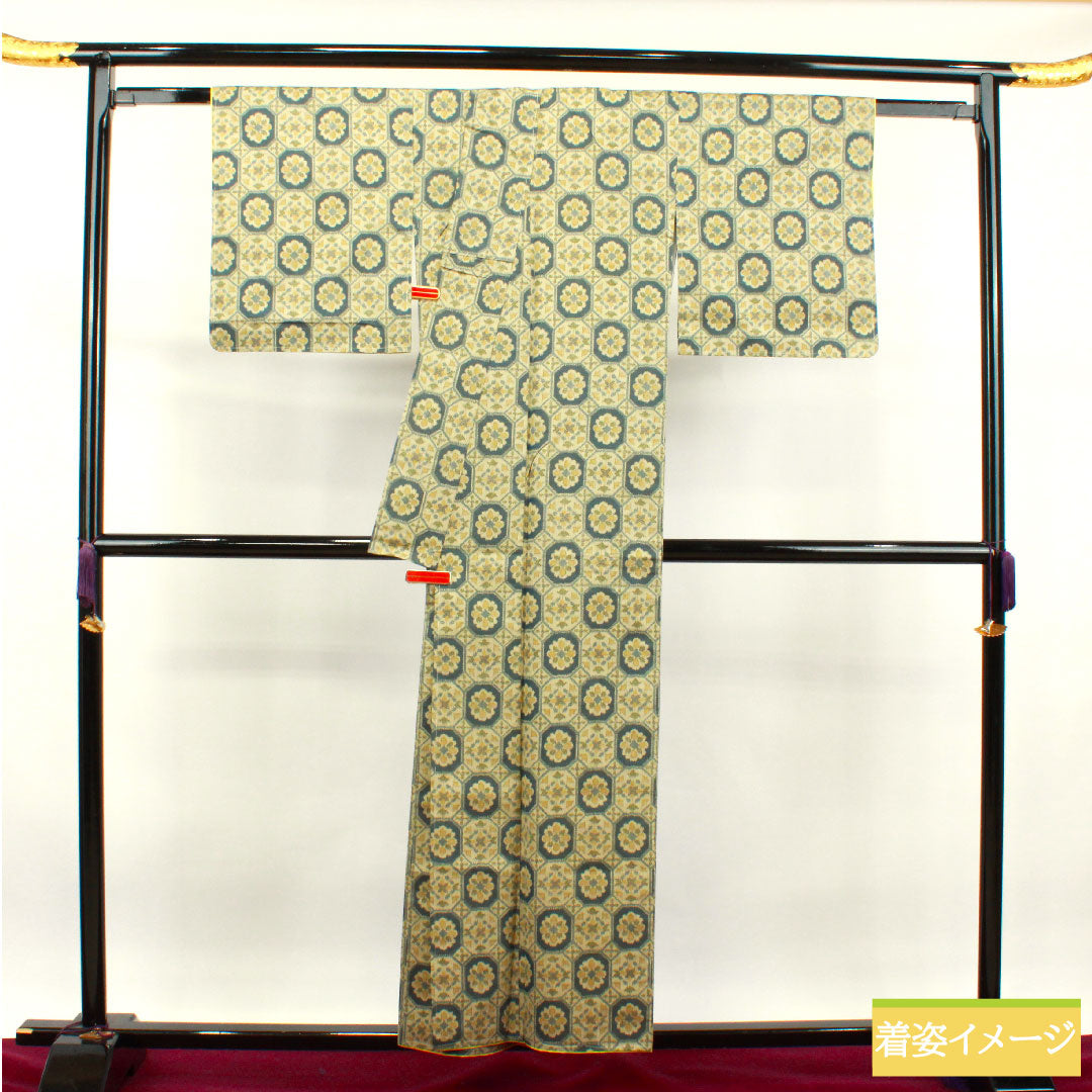 村山大島紬 正絹 身丈156cm 裄丈64cm  蕎麦切色 抽象模様 しつけ糸付き 未使用品 Sランク 袷 ベージュ系 1116002892325