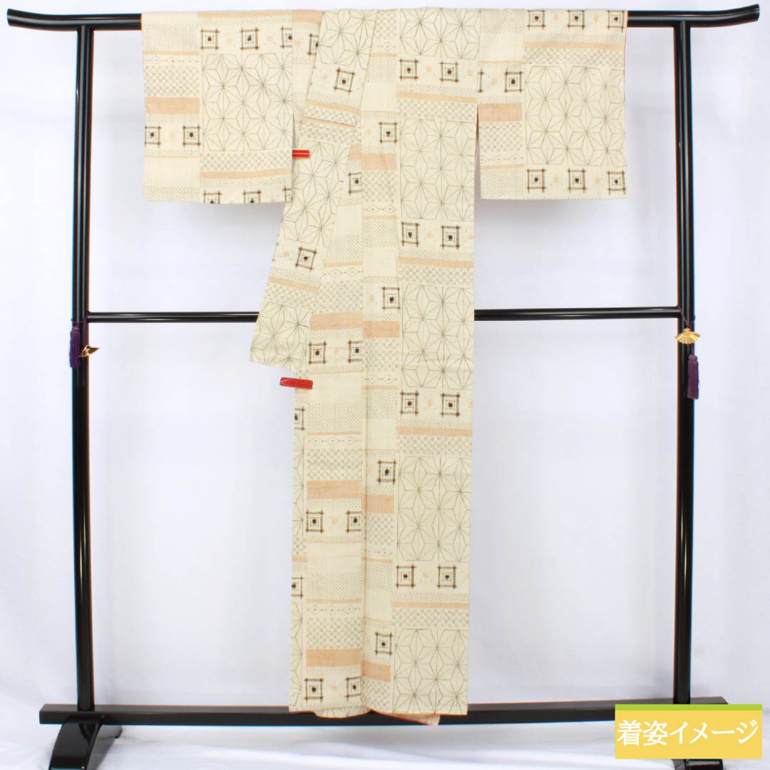 紬 正絹 Sランク 身丈153.5cm 裄丈62cm 生成り色（きなりいろ） 真綿紬 井桁 麻の葉 袷 ベージュ系 1116004502225