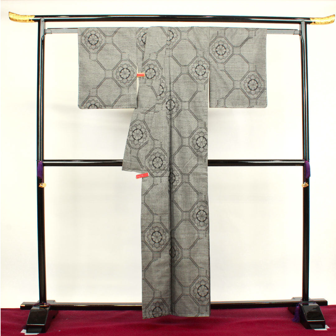 紬 身丈159cm 裄丈63.5cm 亀甲 華文 正絹 Aランク 袷 黒系 1116002373310