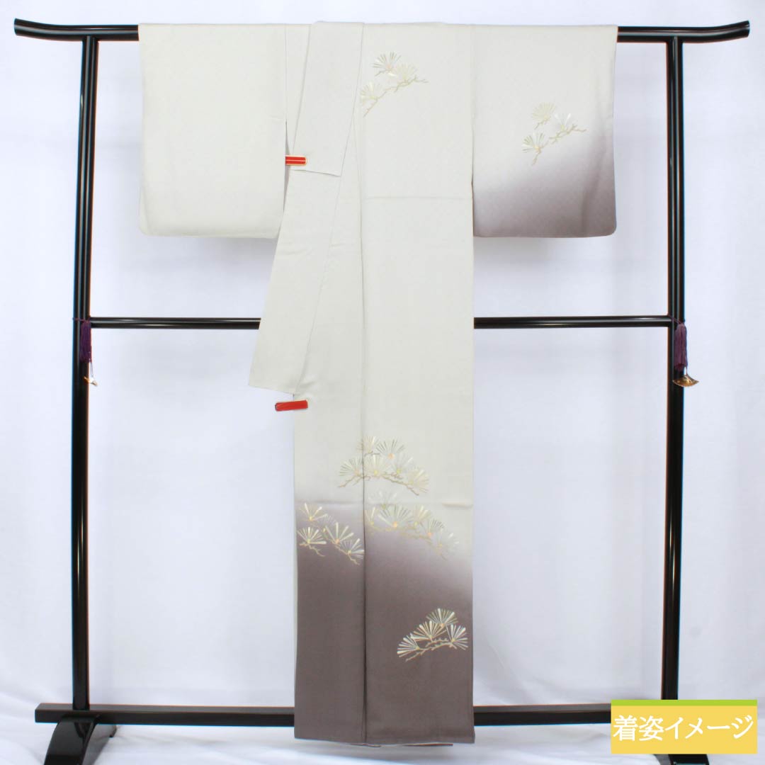 Visiting Kimono, Pure Silk, S Rank, Lined, Length 158.5cm, Sleeve Length 65cm, White Gray (Shironezui), Saga Nishiki, Decorative Nishiki, Toshio Kojima, Matsuba (Pine Needle) Design, Tsukesage, Gray, Item Number 1112006452322