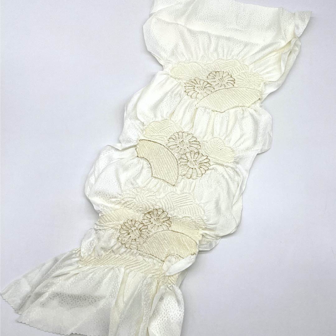 (Like new) Pure silk S-rank obijime and obiage set with fan, for formal kimono, shibori (sash-band) with center opening, approximately 154cm long and 1.5cm wide, white, 1141000132311
