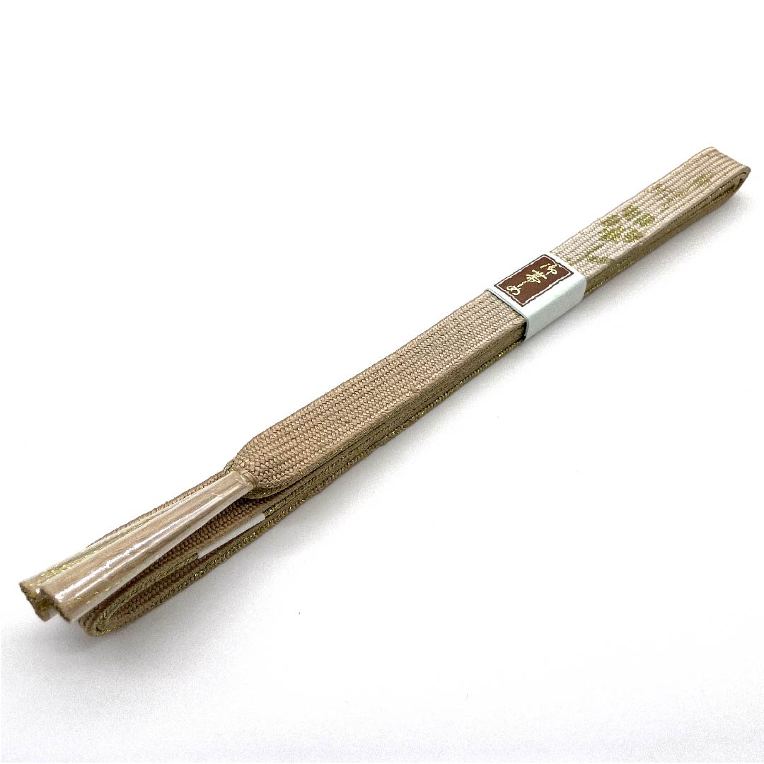 （新古品） 帯締め 正絹 四分紐 松染色（まつぞめいろ） 金属糸使用 新古品 長さ約162cm 幅約1.5cm セミフォーマル Sランク ベージュ系 1135001842925