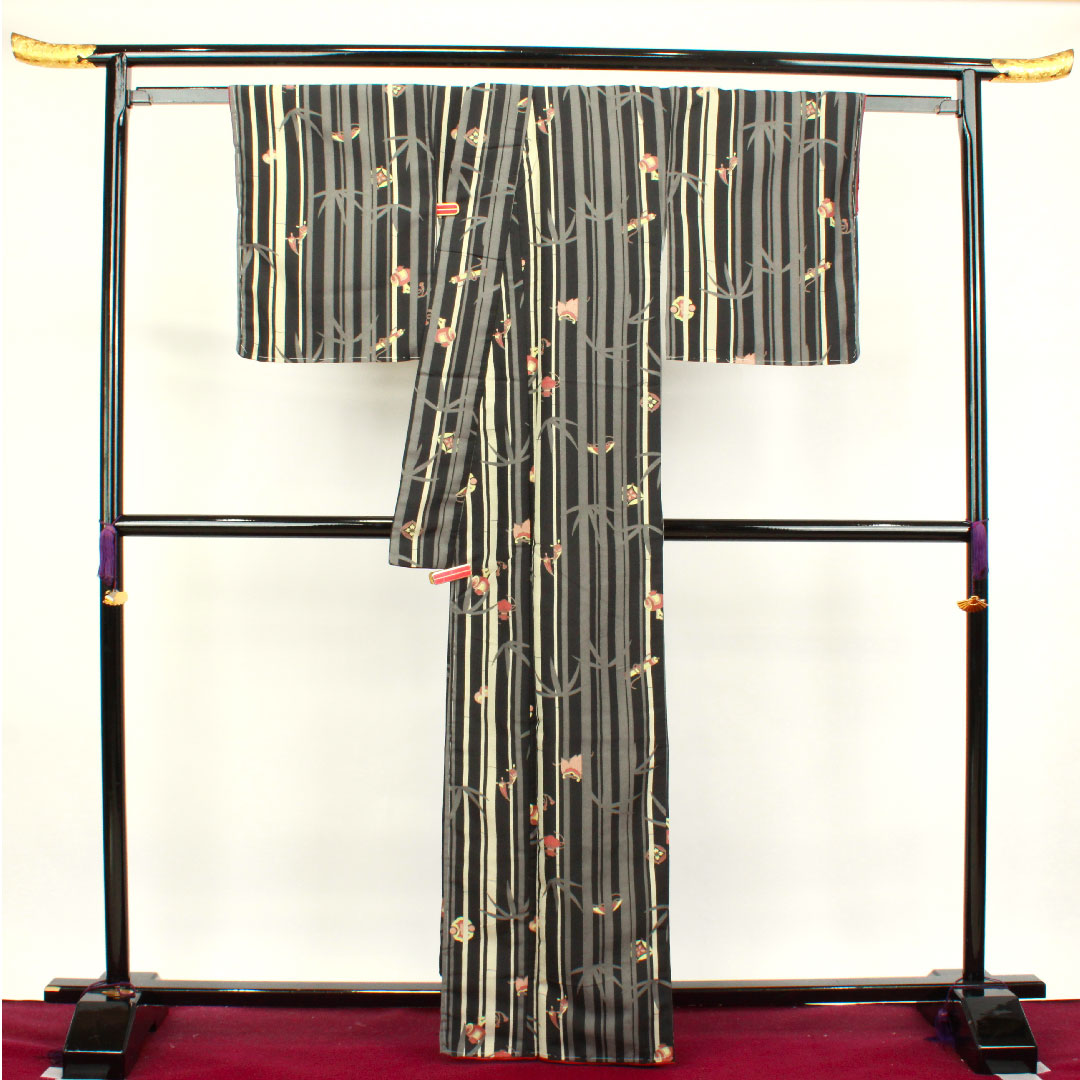 小紋 身丈165.5cm 裄丈66.5cm 袷  しつけ糸付き 未使用品 洗える着物 竹 吉祥文様  ポリエステル Sランク 黒系 1115003362510