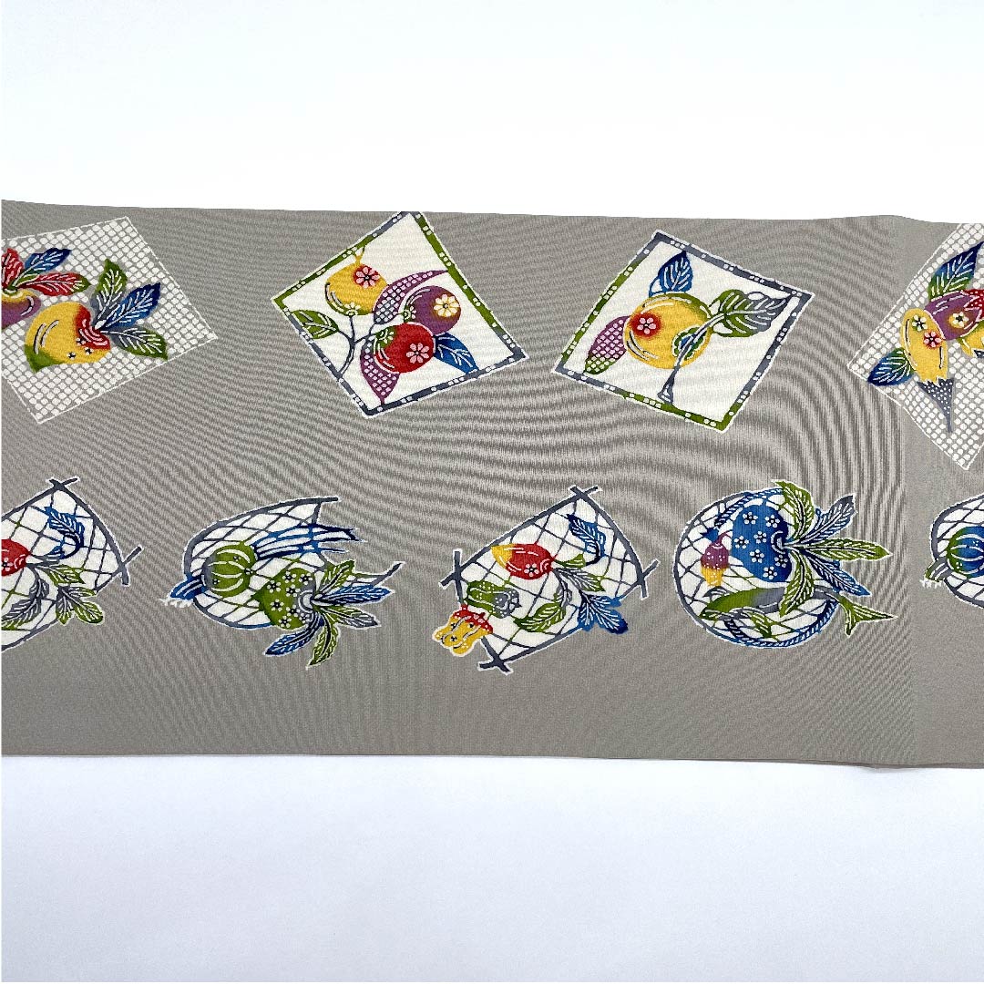 名古屋帯 絹鼠色 野菜 京紅型 帯丈372cm 正絹 Sランク 全通 カジュアル グレー系 1124005392322  開き仕立て