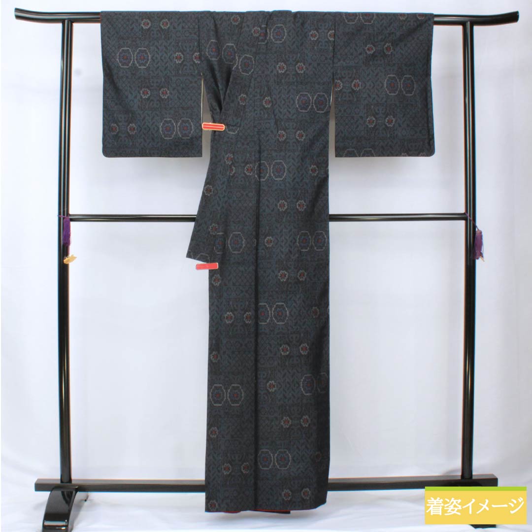 Pure silk tsumugi (pongee) kimono, Grade A, length 161cm, sleeve length 64cm, deep indigo blue (kokifutaaiiro), Oshima tsumugi with horizontal double kasuri (splash) pattern and abstract design, lined, navy blue, product number 1116004113418