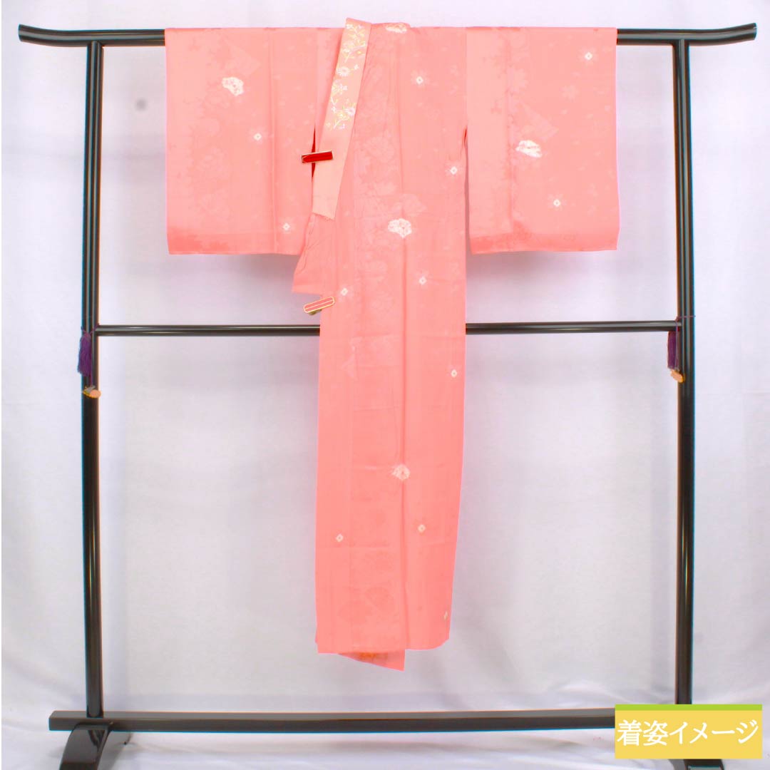 Single-layered, pure silk nagajuban (long undergarment), S-rank, length 137cm, sleeve length 66cm, coral-colored, with auspicious motifs, partial tie-dyeing, and an embroidered collar. Pink color. Product number: 1129000822513