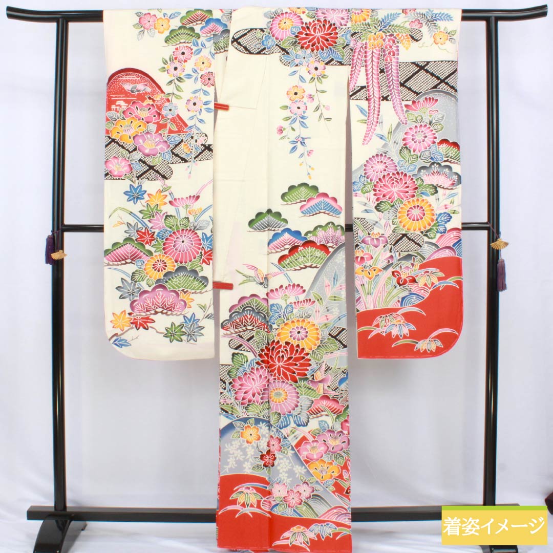 Furisode Pure Silk A Rank Length 161.5cm Sleeve-to-sleeve 65.5cm Lined Milky White Kyo Yuzen Auspicious Patterns With basting stitches White 1113002913411
