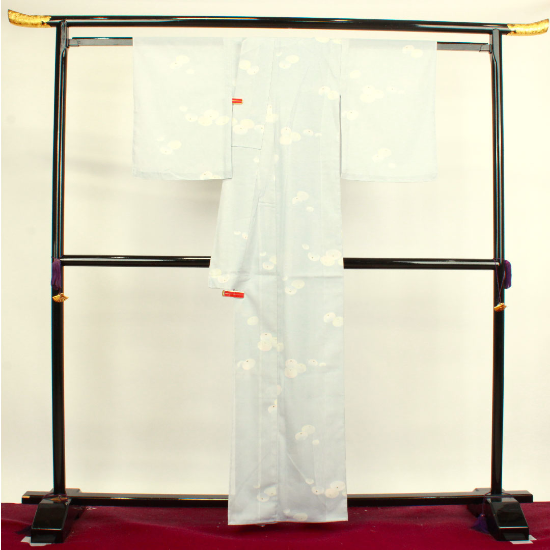 夏物 ポリエステル 小紋 身丈161cm 裄丈63cm 蒼白色（そうはくしょく） 万寿菊 洗える着物  絽 Sランク 水色系 1132000672424