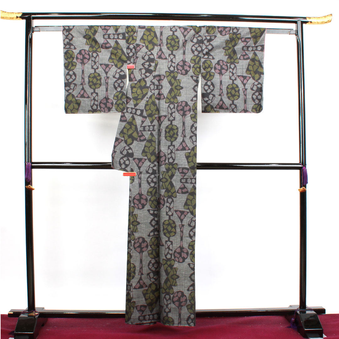 大島紬 身丈159cm 裄丈67cm しつけ糸付き 経緯絣 抽象模様 正絹 Sランク 袷 黒系 1116002522310