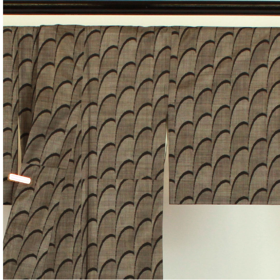Oshima Tsumugi, Length 156cm, Sleeve length 63cm, 9 marks, Abstract pattern, Pure silk, A rank, Lined, Black, 1116000613310