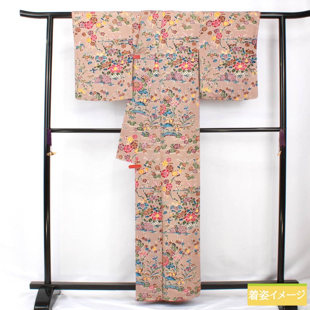 小紋 正絹 身丈160cm 裄丈64cm 袷 嵯峨鼠色（さがねずいろ） 琉球紅型調 草花模様 Sランク ベージュ系 1115005662425