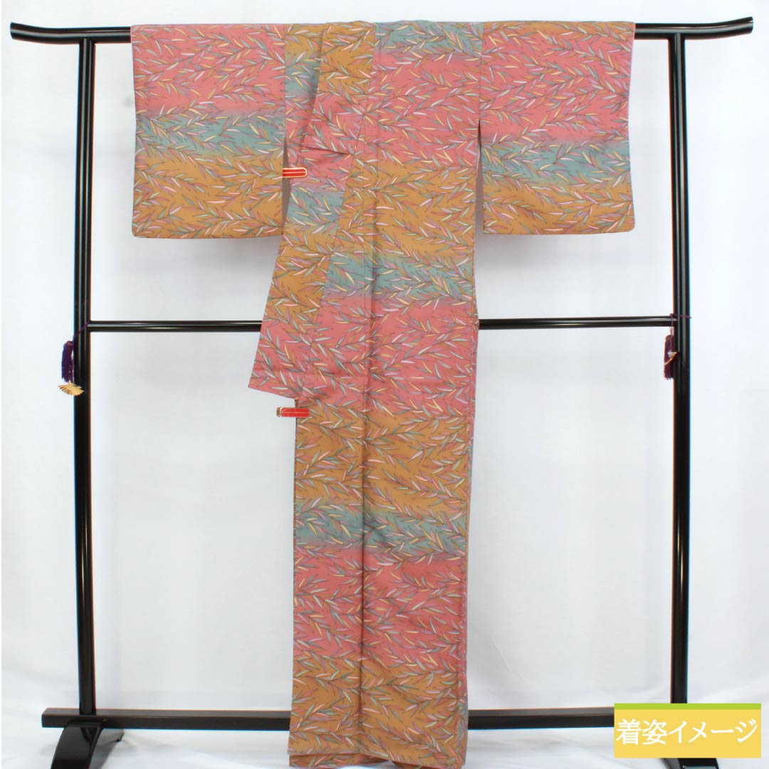 Komon (small pattern) kimono, polyester, length 164.5cm, sleeve length 67cm, lined, Choshun-iro (Choshu-iro), Rakko-iro (Rakko-iro), Aito-no-chairo (Aito-no-chairo), bamboo leaves, horizontal stripes, S rank, gradient, product number 1115006252499