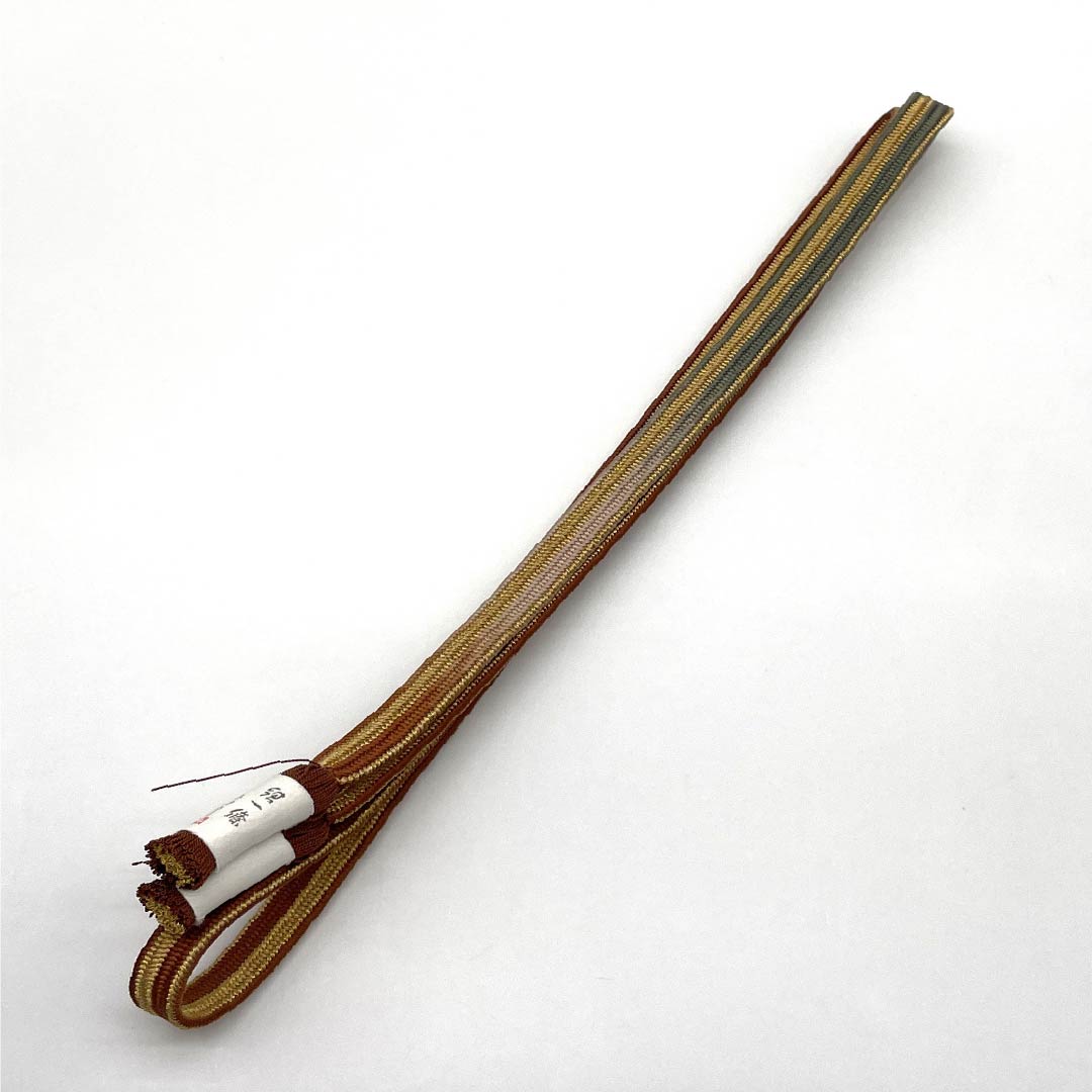 (Brand New) Pure Silk Obi-jime (Sash Band) in Dark Persimmon (Koi-gaki-iro) with Hirata Kumihimo Kainokuchi Striped Yugen Dyeing and Twisted Tassels. Approximately 160cm Long, 1.5cm Wide. Semi-Formal. Brown. Product Number: 1135005151314