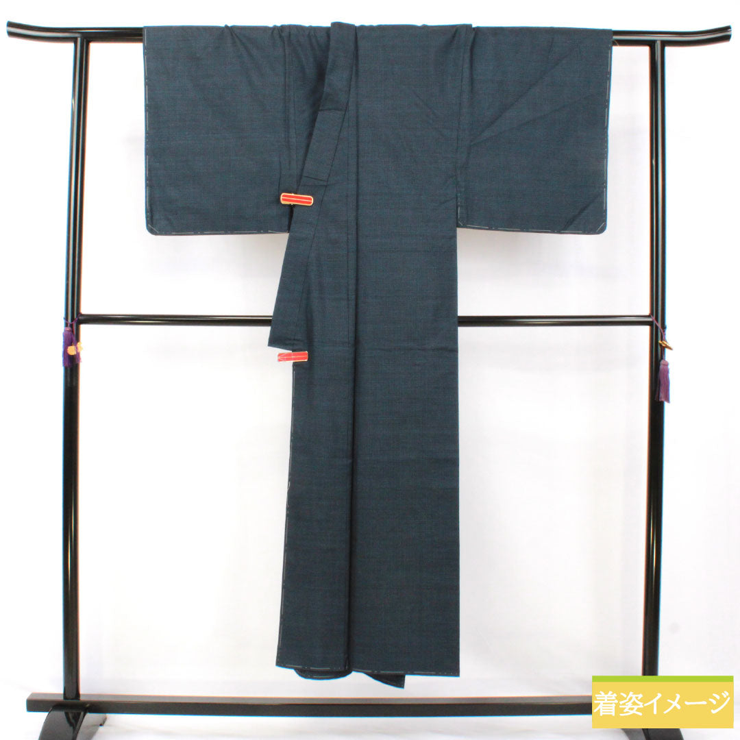 男物 正絹 Sランク 身丈146.5cm 裄丈67cm 大島紬 100亀甲 しつけ糸付き 袷 紺系 1119001832418