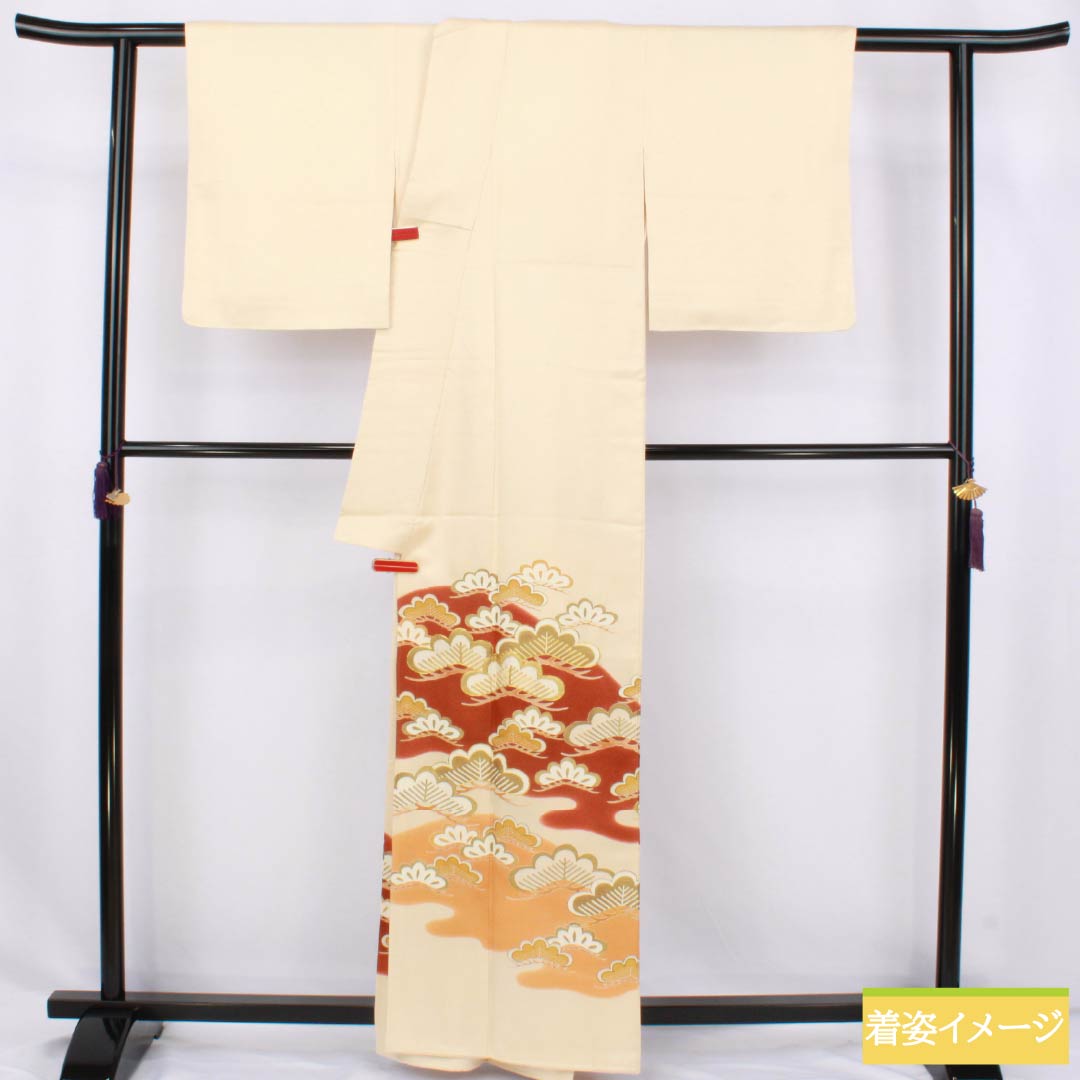 Irotomesode Silk A-Rank Length 160.5cm Sleeve-to-Sleeve 62.5cm Lined Neri-iro (Creamy White) Three Family Crests Gosan-kiri Daimaru Bespoke Kyo-Yuzen Gold couching embroidery Pine Three Family Crests Cream system 1111001993415