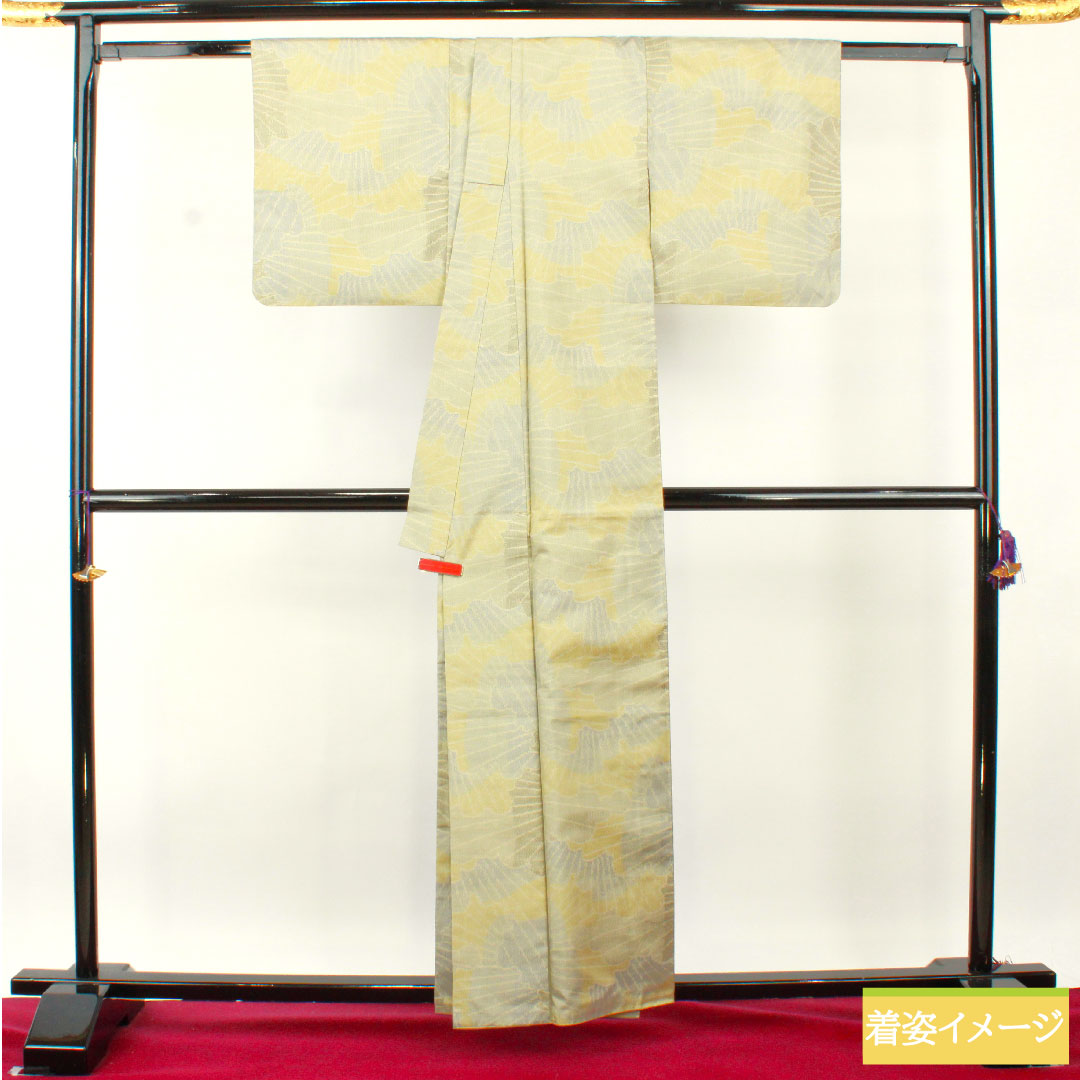 紬 正絹 身丈160cm 裄丈62.5cm 利休白茶色（りきゅうしらちゃいろ） 大島紬 緯総絣 抽象模様 Sランク 袷 グレー系 1116003652422