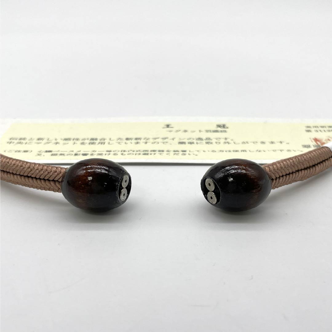 羽織紐 正絹 NEWランク カジュアル 香色（こういろ） 翆嵐工房 無双タイプ カニカン 木 マグネット 茶系 1121000051914