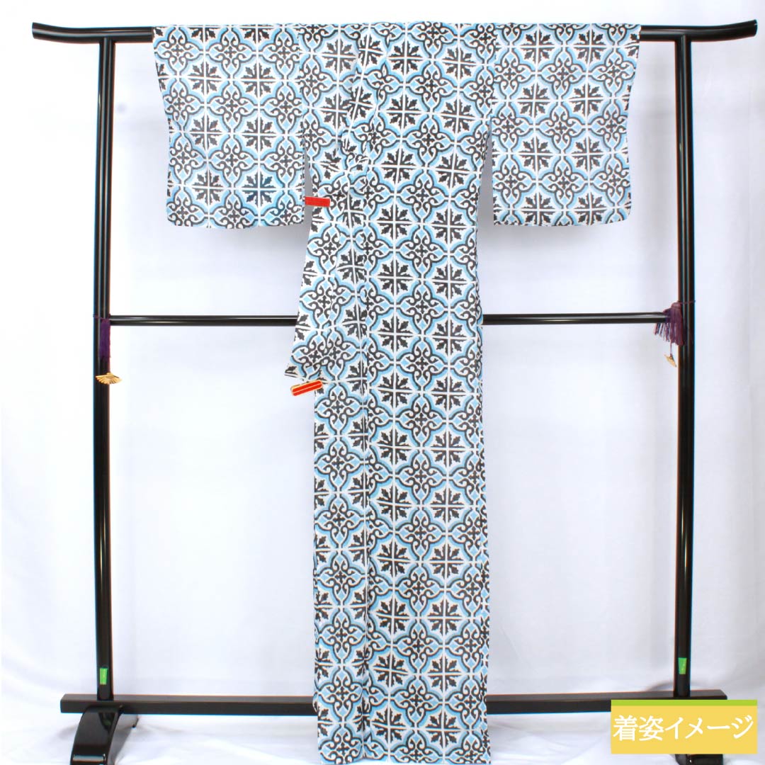 （新品未使用品） 浴衣 ポリエステル 身丈167cm 裄丈64.5cm NEWランク 単衣 水色系 空色（そらいろ） 幾何学模様 タイル柄 ダマスク柄 1118005711524