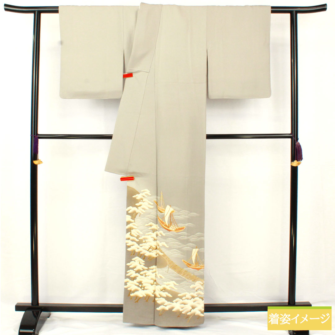 Colored Tomesode, pure silk, length 161cm, sleeve length 63cm, lined, light gray, Kyoto Yuzen, wave, sailboat, one crest, five-three paulownia, Queen pearl finish, A rank, gray, 1111001433422