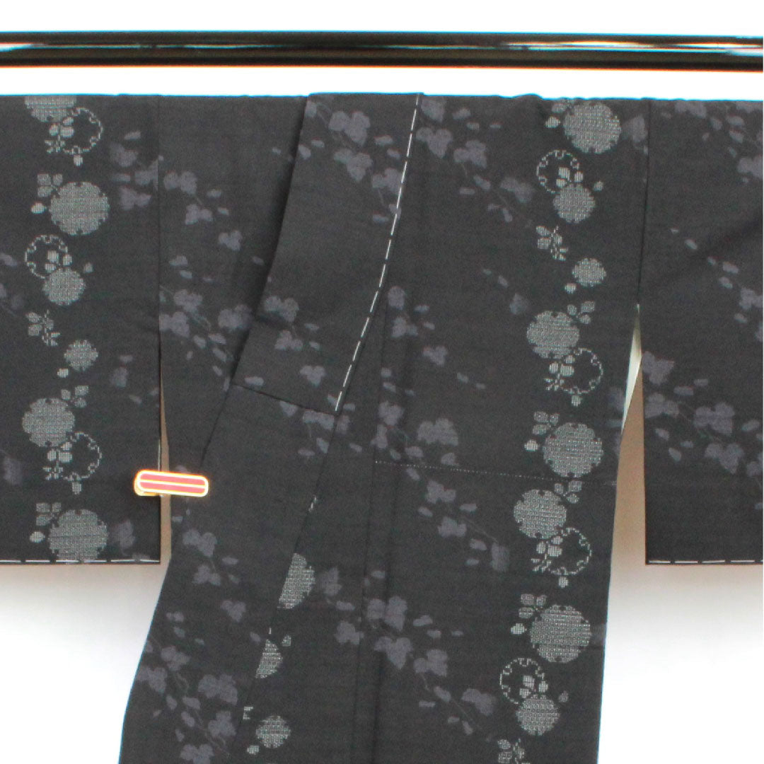 Yuki Tsumugi Length 156cm Sleeve length 65.5cm Snowflake Ivy Pure silk S rank Awase Black 1116002032310
