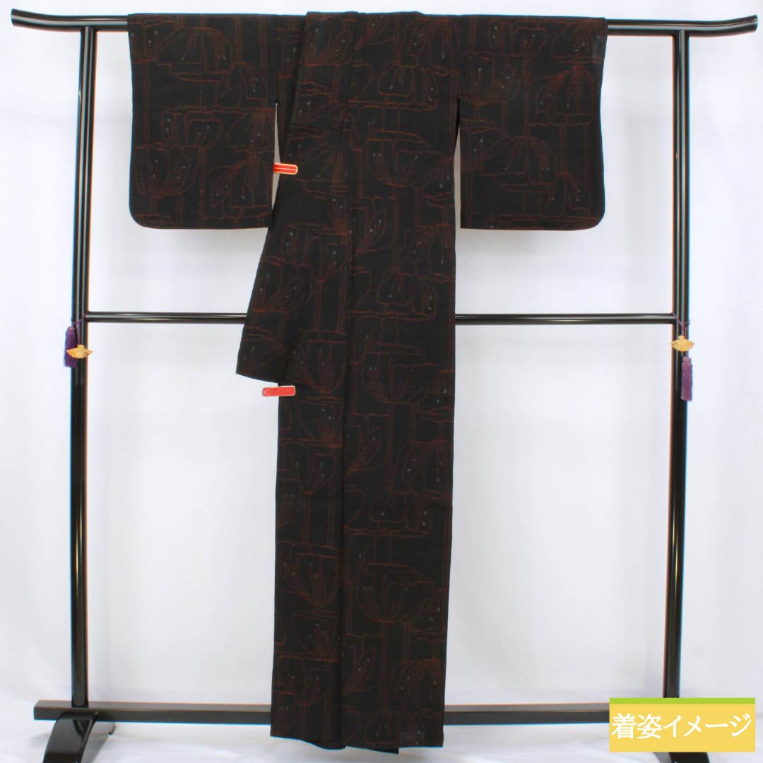 Pure silk tsumugi (pongee) kimono, Grade A, length 161cm, sleeve length 63.5cm, with a floral pattern, black, single layer, product number 1116004403410
