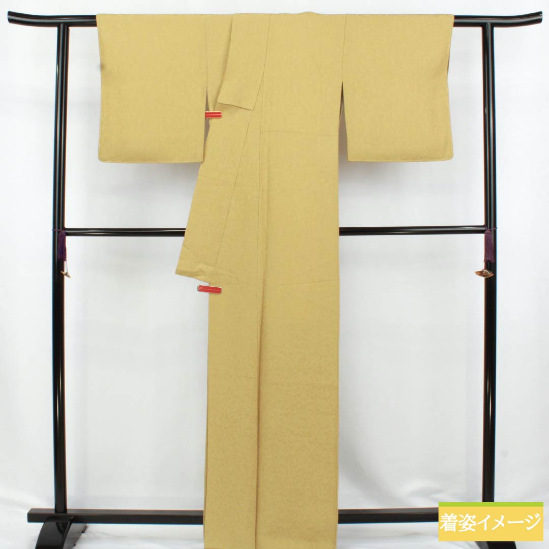 Solid-colored silk kimono, S-rank, length 164cm, sleeve length 64.5cm, pear-colored, with floral and plant motifs, lined, yellow-based, product number 1114002242423