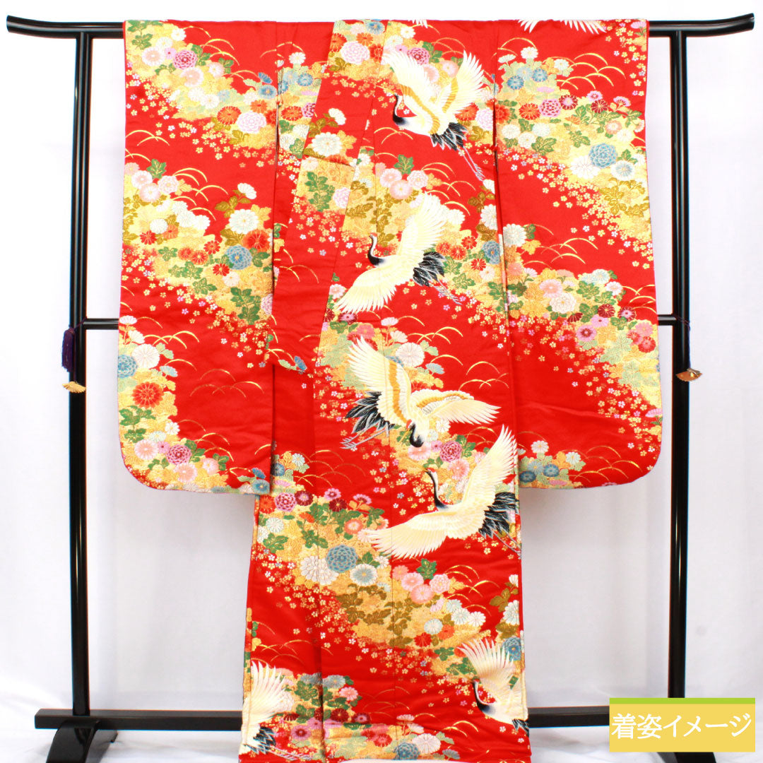 Iro-uchikake (colored kimono) made of pure silk, grade A, length 194cm, sleeve length 67cm, Karaori (tang weave) design with cranes, chrysanthemums, and cherry blossoms, lined, red, 1110000953912