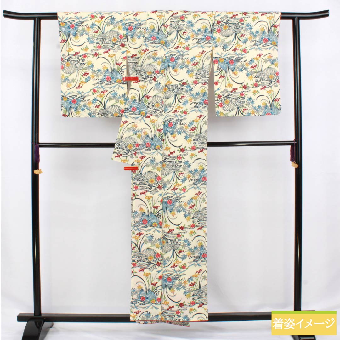 小紋 正絹 Sランク 身丈154.5cm 裄丈64cm 袷 乳白色（にゅうはくしょく） 京紅型 吉祥文様 しつけ糸付き 白系 1115006652211