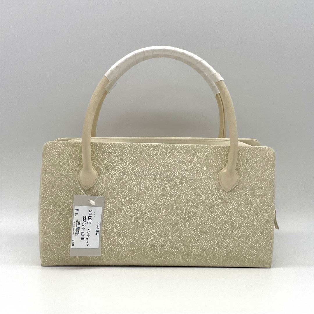 （新古品）和装バッグ カジュアル NEWランク シルク印伝 利休バッグ クリーム系 113900126115