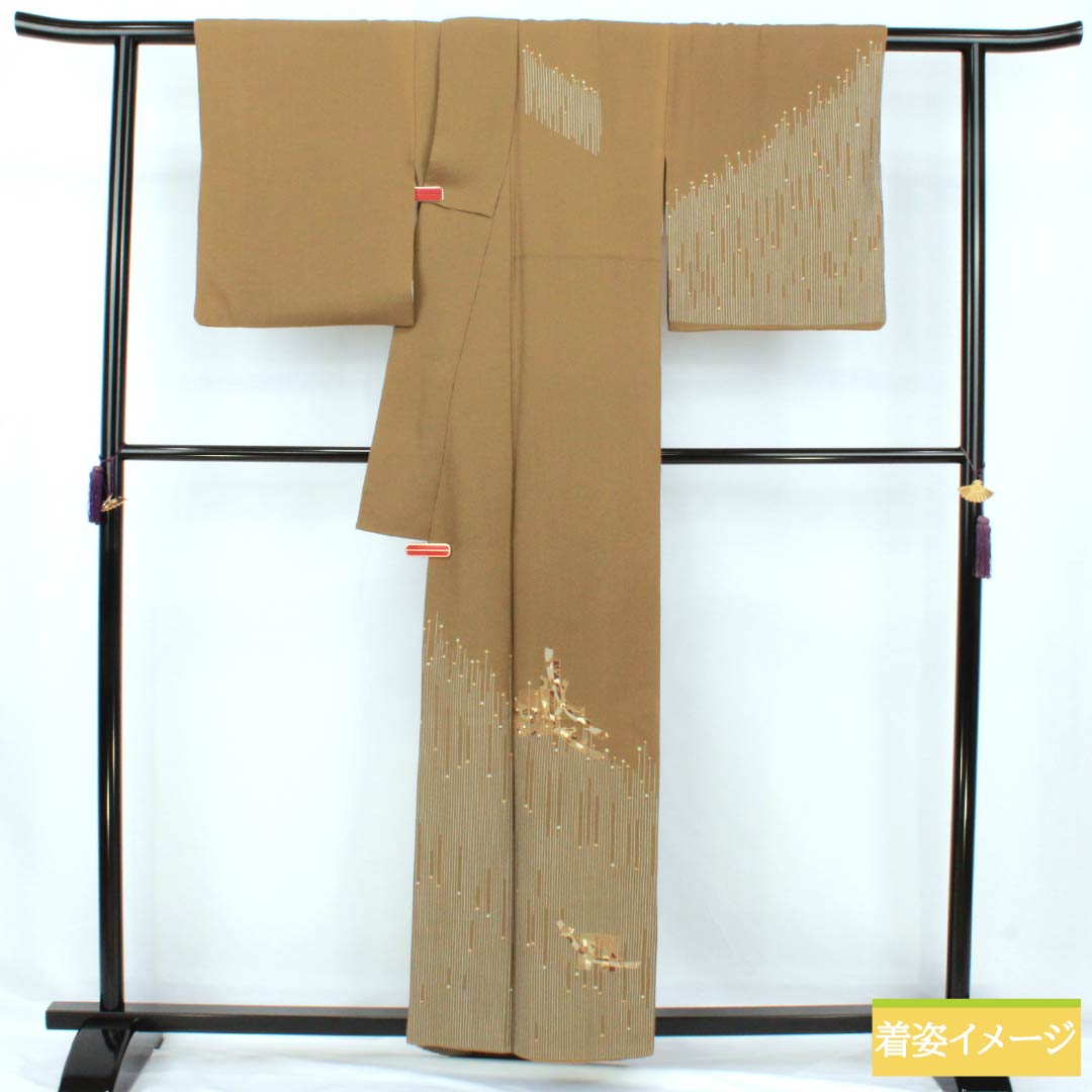 Homongi (visiting kimono) made of pure silk, rank B, lined, length 158.5cm, sleeve length 66cm, mulberry dyed, with one crest, three pine trees, and a noshi (gift wrapping) design, plum and chrysanthemum motifs, brown, product number 1112007324314