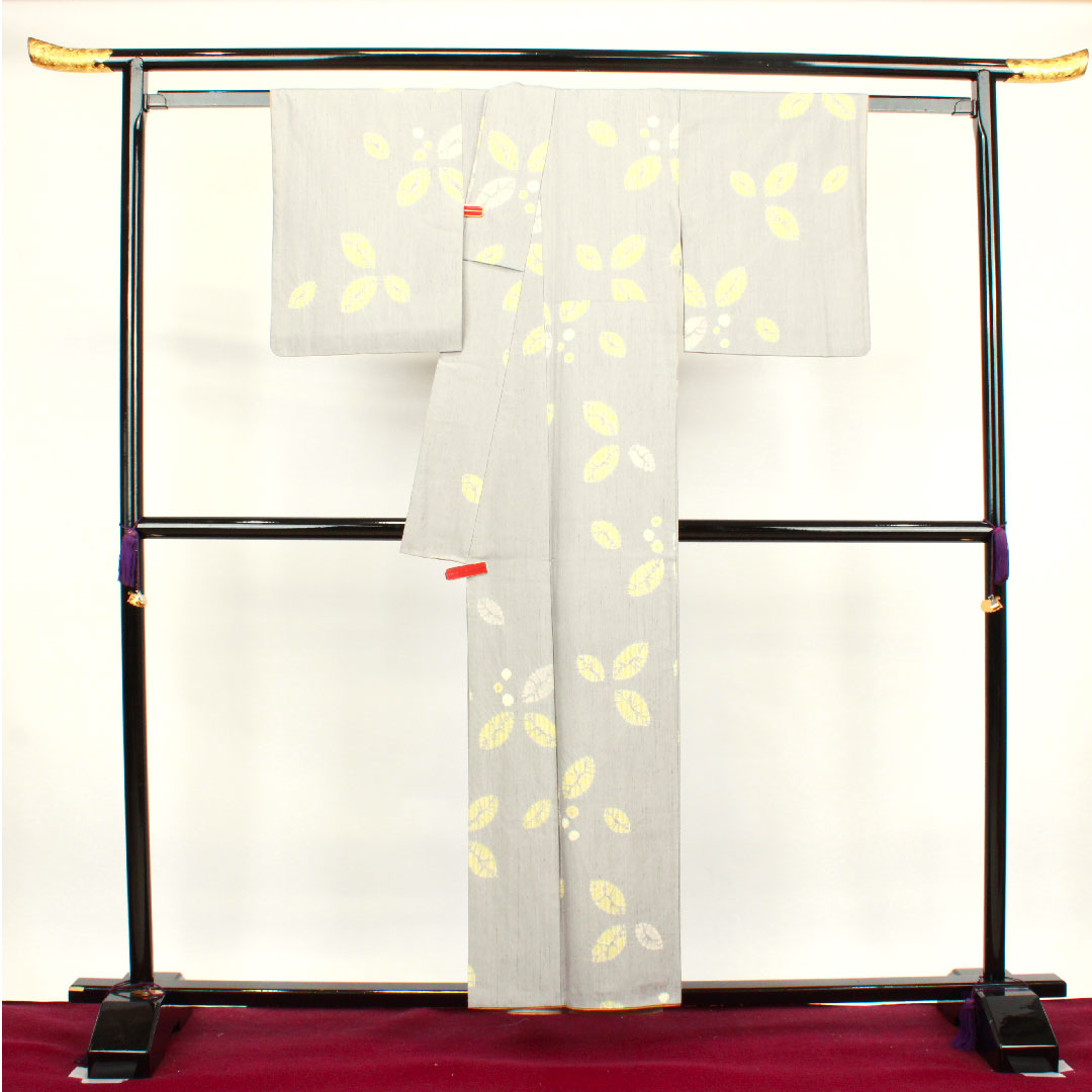 小紋 身丈154.5cm 裄丈62.5cm 袷  銀灰色 紬地 絞り 葉っぱ  正絹 Sランク グレー系 1115003242222