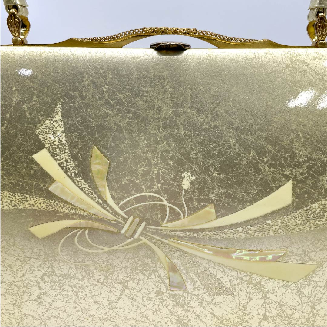（新古品）草履バックセット フォーマル 金色（きんいろ） 未使用品 古典柄 螺鈿 Mサイズ 金系 Aランク 1133000223321