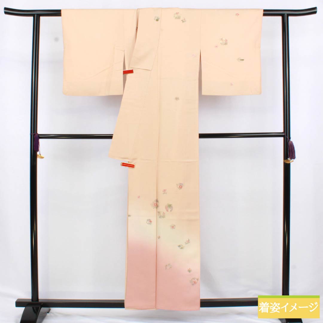 訪問着 正絹 Sランク 袷 身丈155cm 裄丈58cm 薄肉色（うすにくいろ） 縫い紋 下り藤 刺繍 重ね衿付き 草花 橙系 1112006242326
