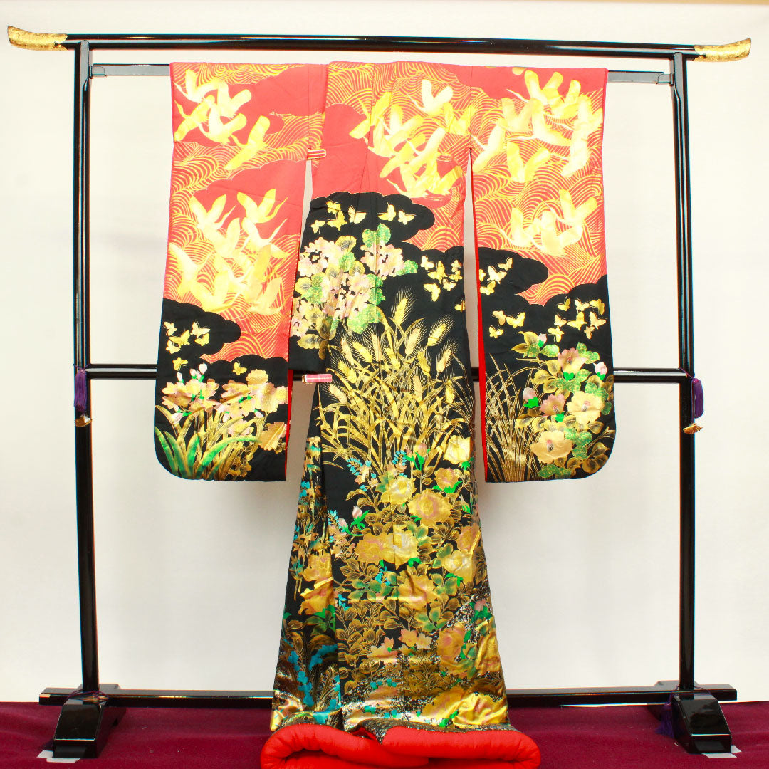 色打掛 身丈194cm  金彩加工 鶴 蝶 草花模様 正絹 Aランク 袷 黒系 1110000403910