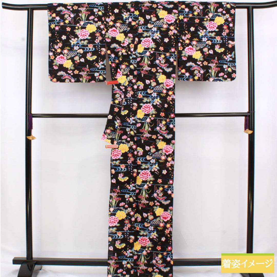 （新品未使用品）浴衣 木綿 身丈167cm 裄丈67cm NEWランク 単衣 黒系 型染 花 松 流水 1118006791510