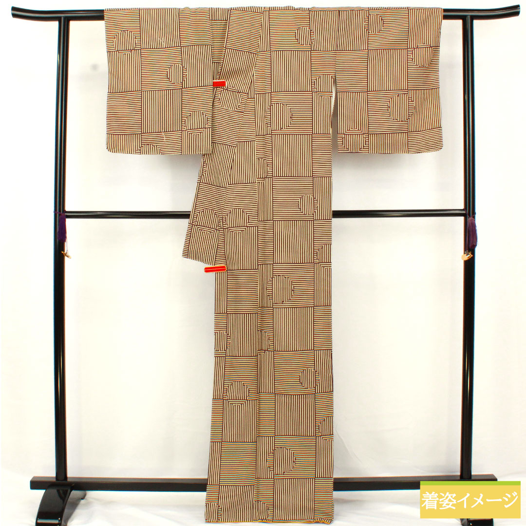 小紋 ポリエステル 身丈166cm 裄丈66.5cm 袷 暗褐色（あんかっしょく） 鳥の子色（とりのこいろ） 洗える着物 雪輪 縞 Sランク 茶系 1115004802514