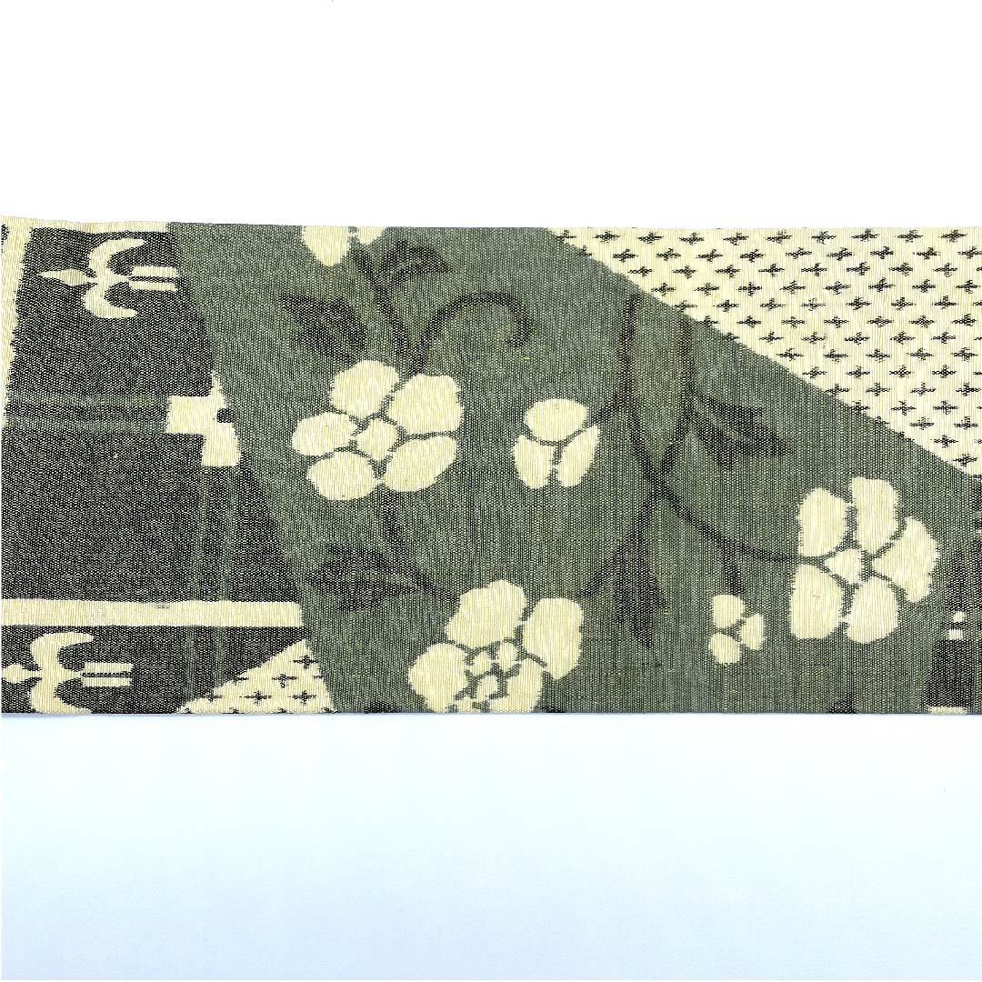 Nagoya obi, Koji color, Tsumugi fabric, Kiri-inlay style, Swallow, Flower, Animal pattern, Batik pattern, Obi length 355.5cm, Pure silk, S rank, Full length, Casual, Cream color, 1124004552315, Nagoya tailoring