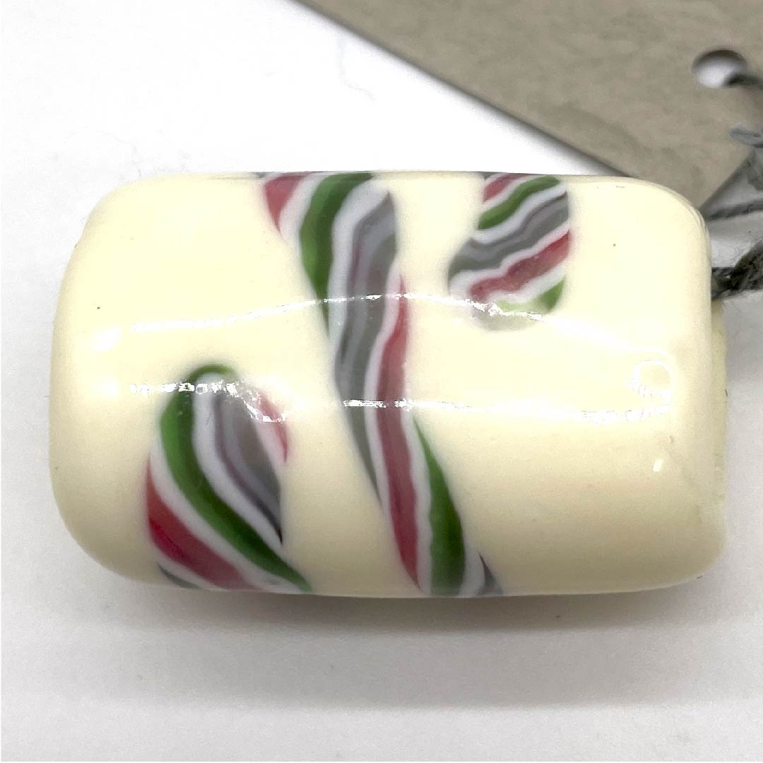 (New old stock) Obi fastener, ceramic, casual, milky white, glass bead, flower, stripes, length approx. 2.5cm, width approx. 3cm, S rank, white, 1137000092911