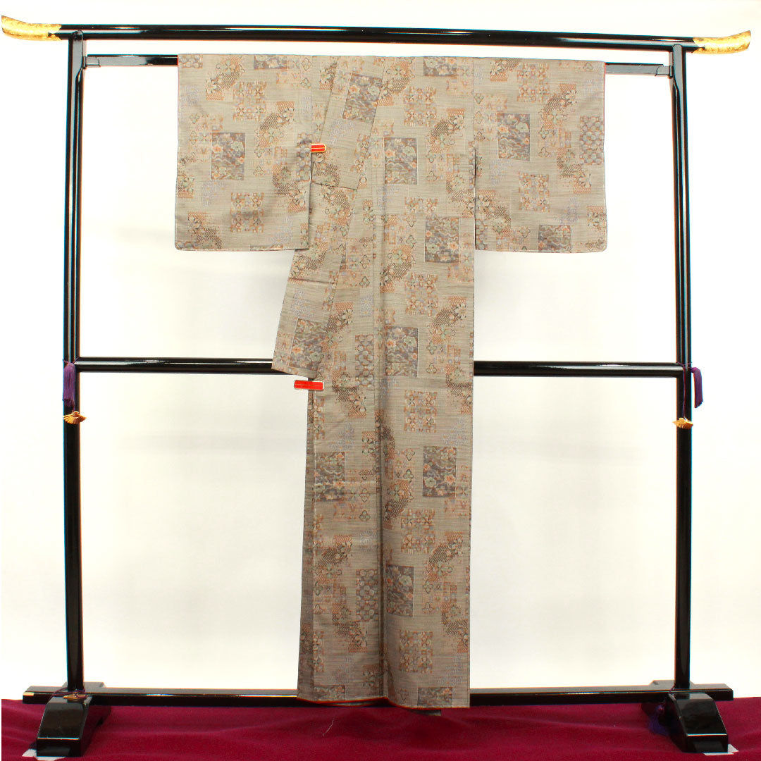 Tsumugi, Length 155cm, Sleeve length 62.5cm, Silk gray, Abstract pattern, basting thread included, Pure silk, S rank, Lined, Gray 1116002722322