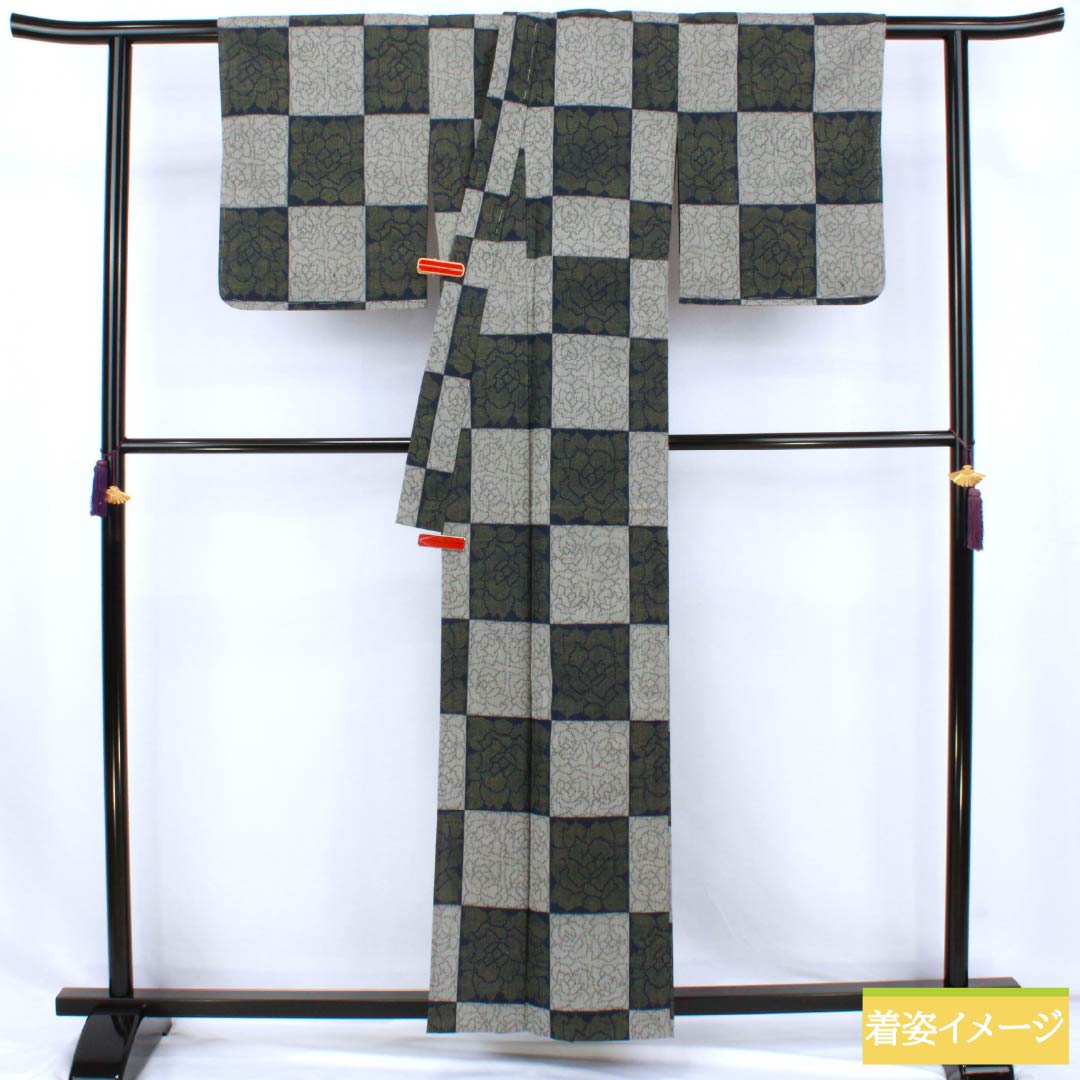 紬 正絹 Sランク 身丈159cm 裄丈63cm 灰色（はいいろ） 紺色（こんいろ） 市松 抽象模様 単衣 グレー系 1116004682322